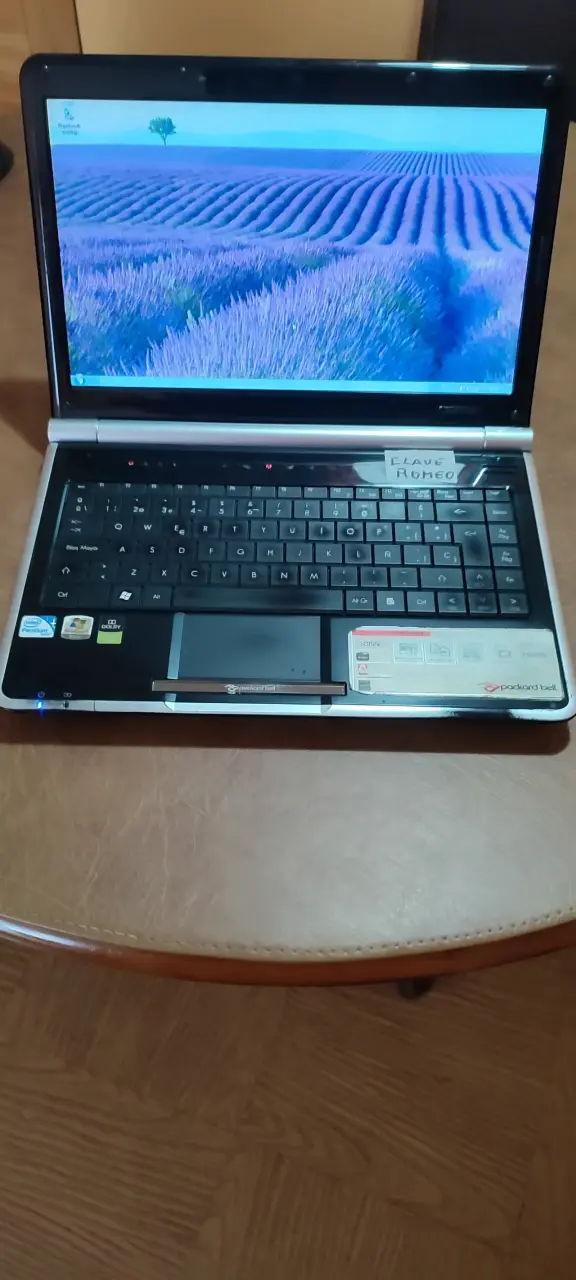 Laptop Packard Bell Intel Pentium en buen estado - 2
