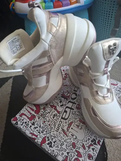Zapatillas deportivas mujer doradas con plataforma - miniatura 1