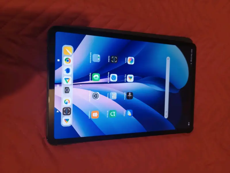 Tablet con teclado desmontable y funda protectora - 2