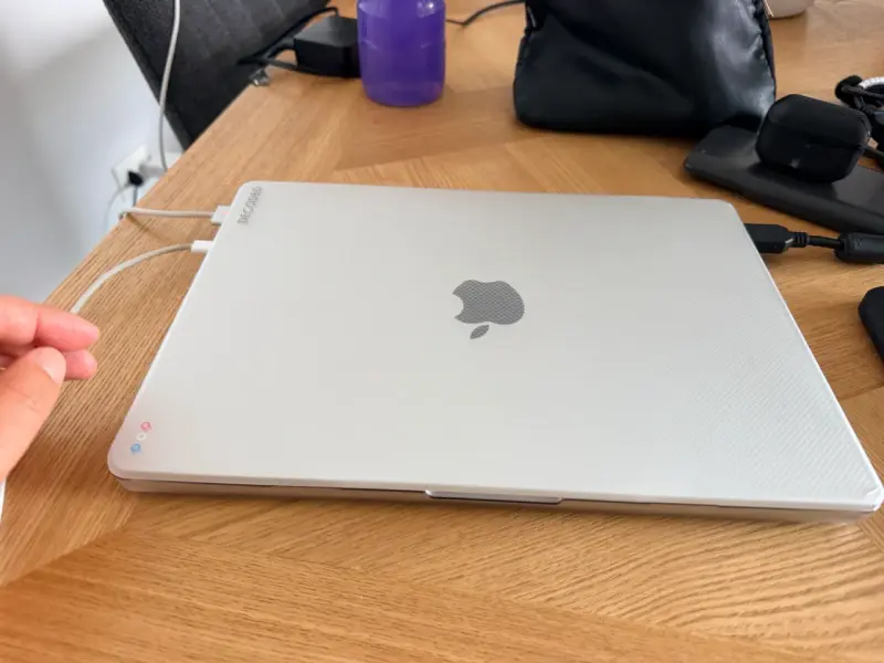 MacBook Pro 14 pulgadas chip M5 ram de 32GB - 1