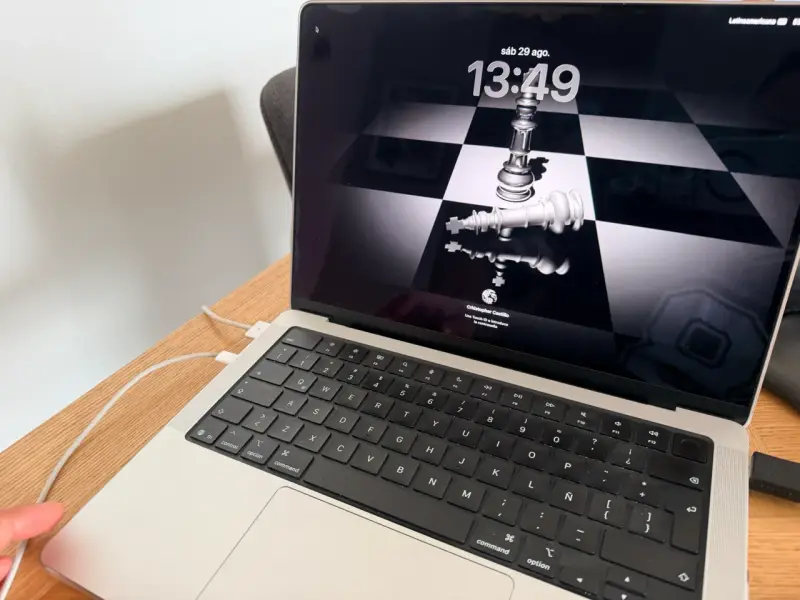MacBook Pro 14 pulgadas chip M5 ram de 32GB - 2