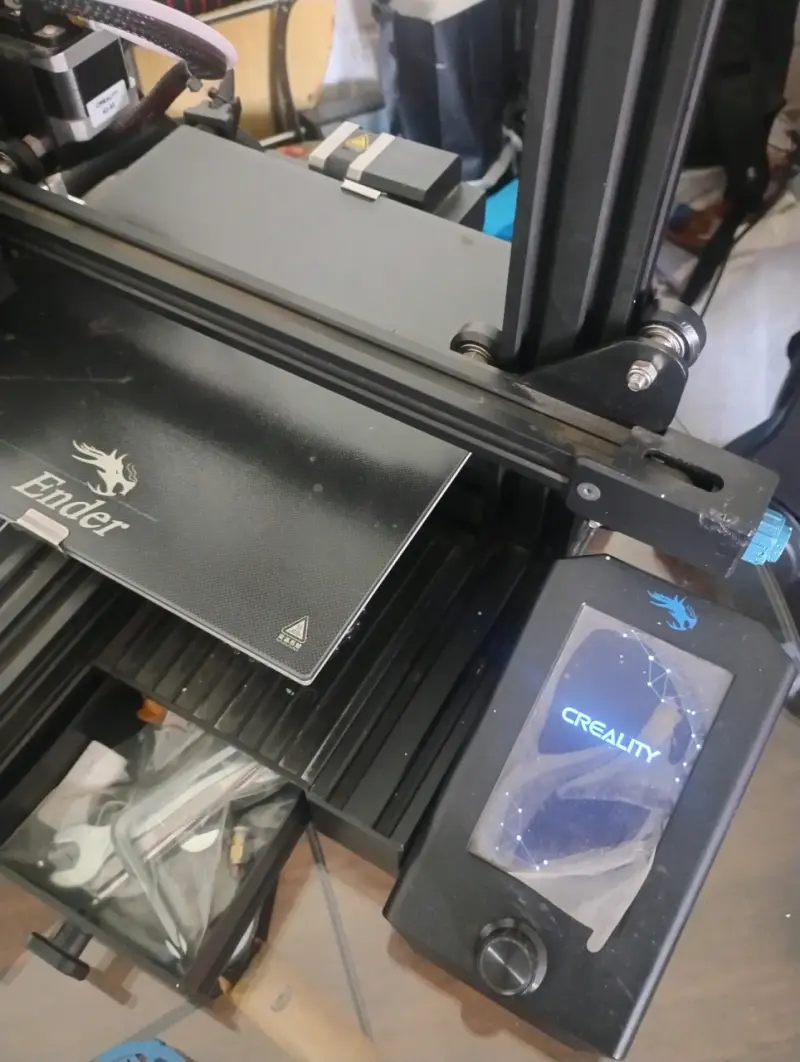 Impresora 3D Creality Ender 3v2 con filamentos - 1