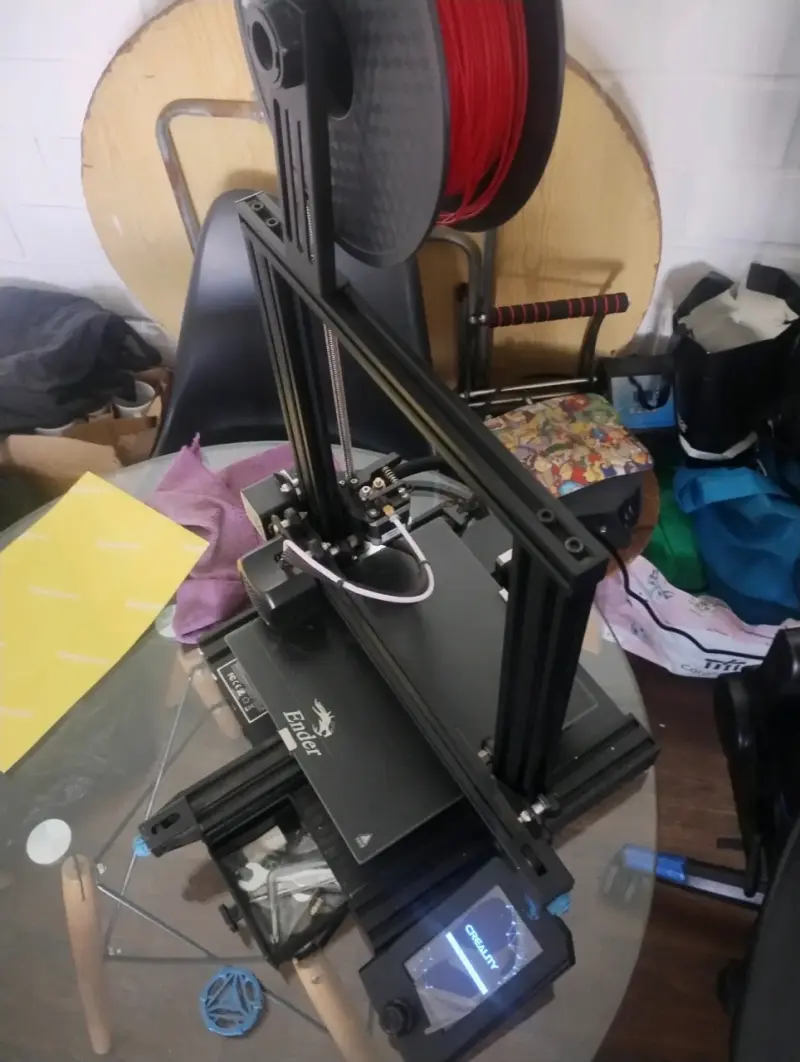 Impresora 3D Creality Ender 3v2 con filamentos - 2