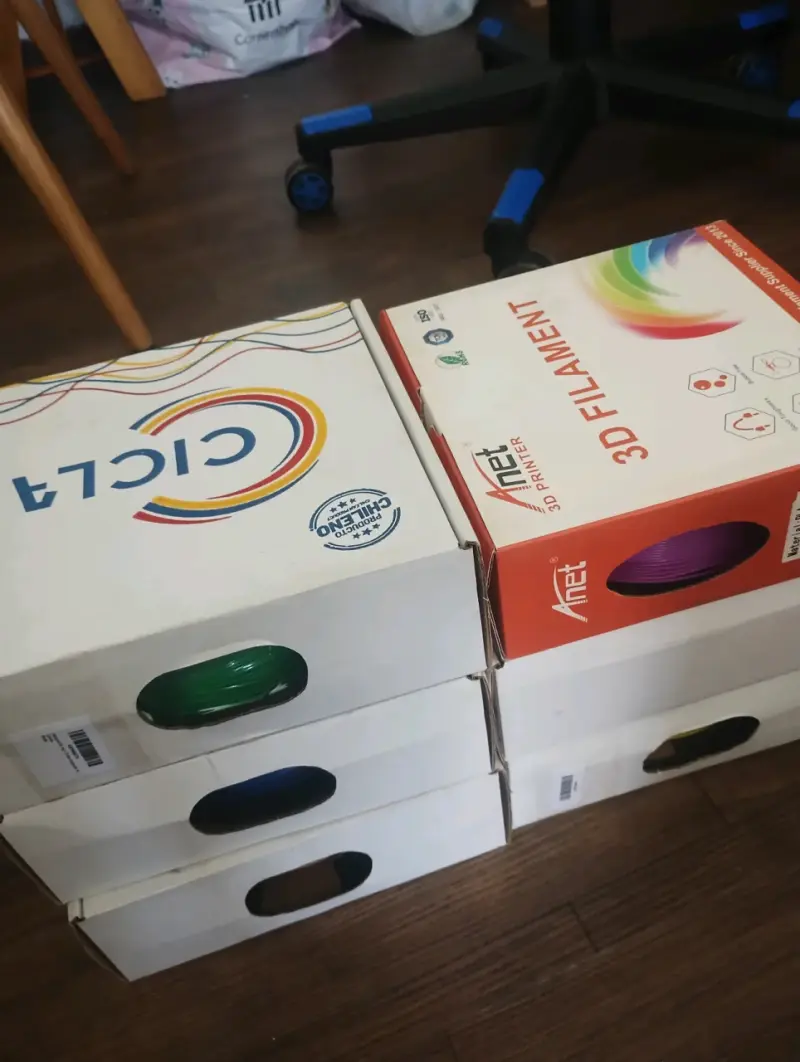 Impresora 3D Creality Ender 3v2 con filamentos - 4