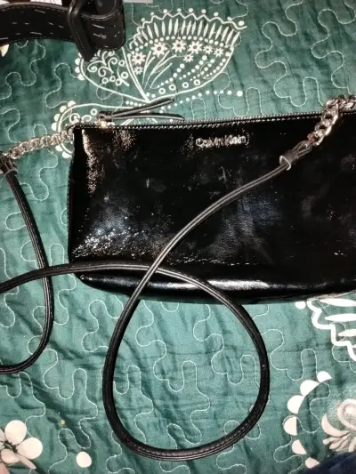 Cartera Calvin Klein Negra de Cuero - miniatura 1