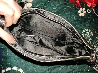 Cartera Calvin Klein Negra de Cuero - miniatura 2