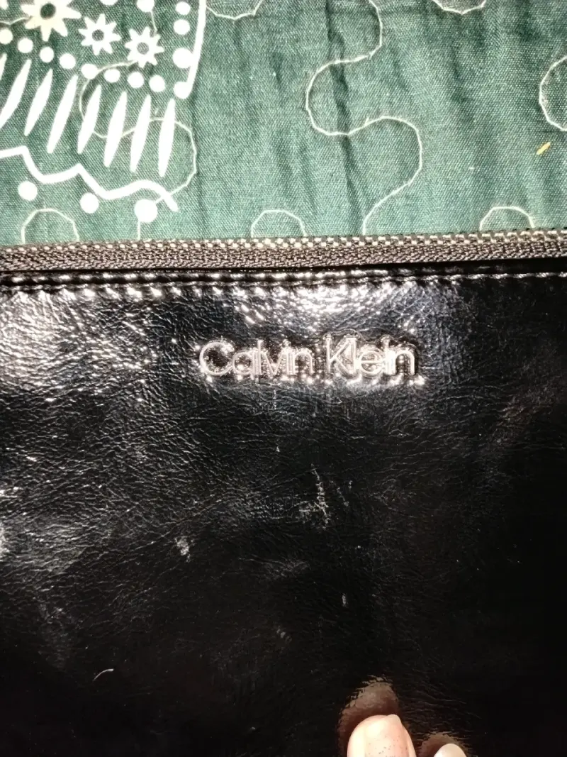 Cartera Calvin Klein Negra de Cuero - 3