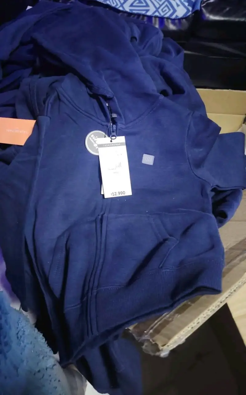 Lote de Polerón azul con capucha para hombre - 1