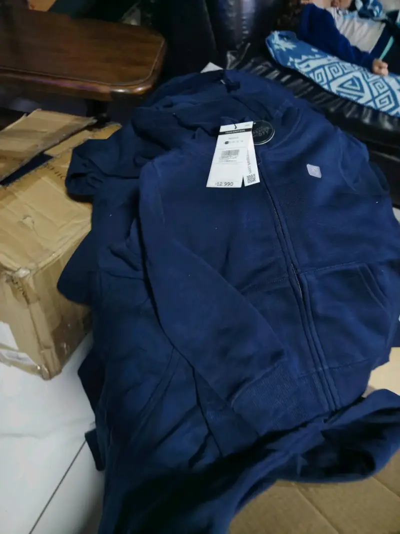 Lote de Polerón azul con capucha para hombre - 2