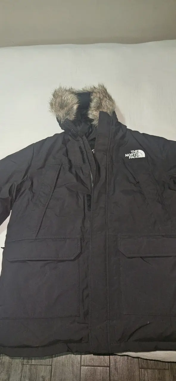 Parka negra con capucha de The North Face - 1