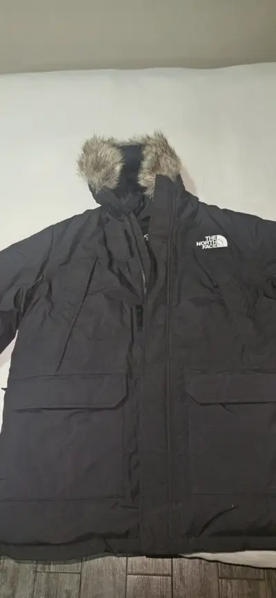 Parka negra con capucha de The North Face - miniatura 1