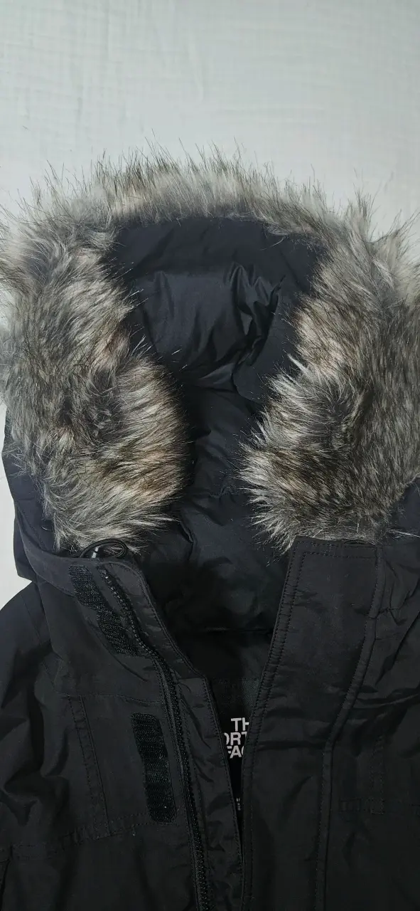 Parka negra con capucha de The North Face - 2