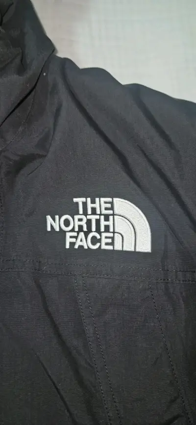 Parka negra con capucha de The North Face - miniatura 4