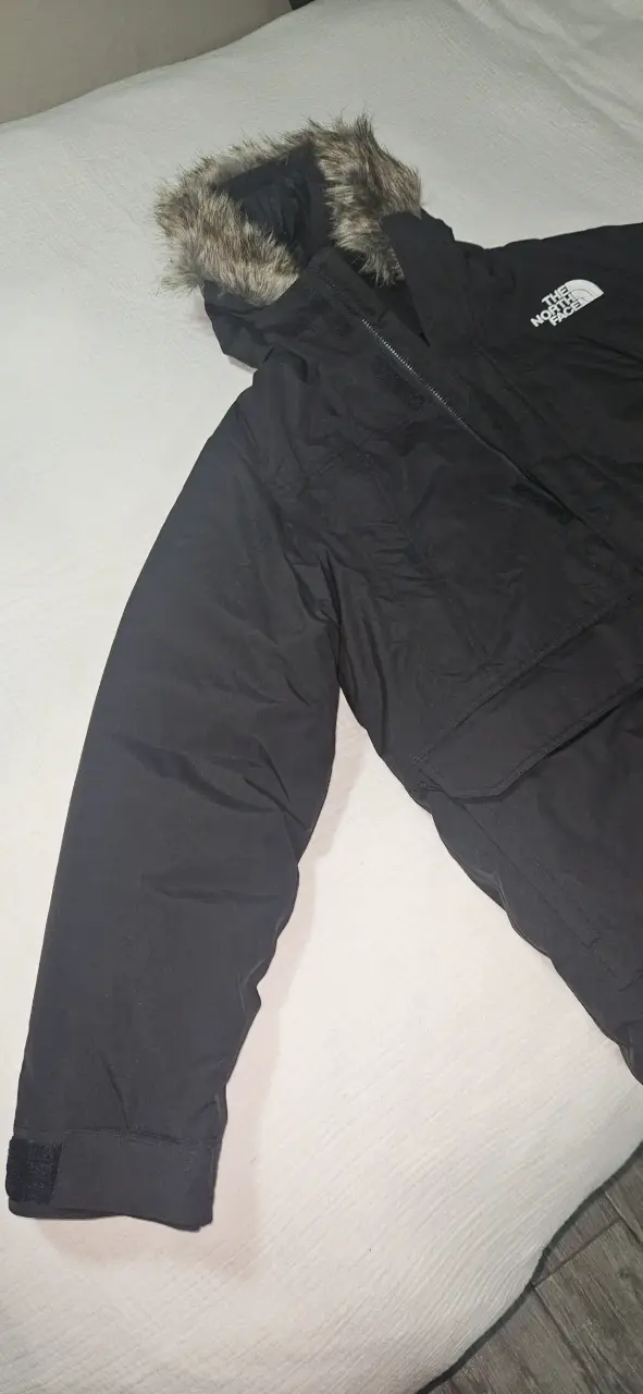 Parka negra con capucha de The North Face - 5