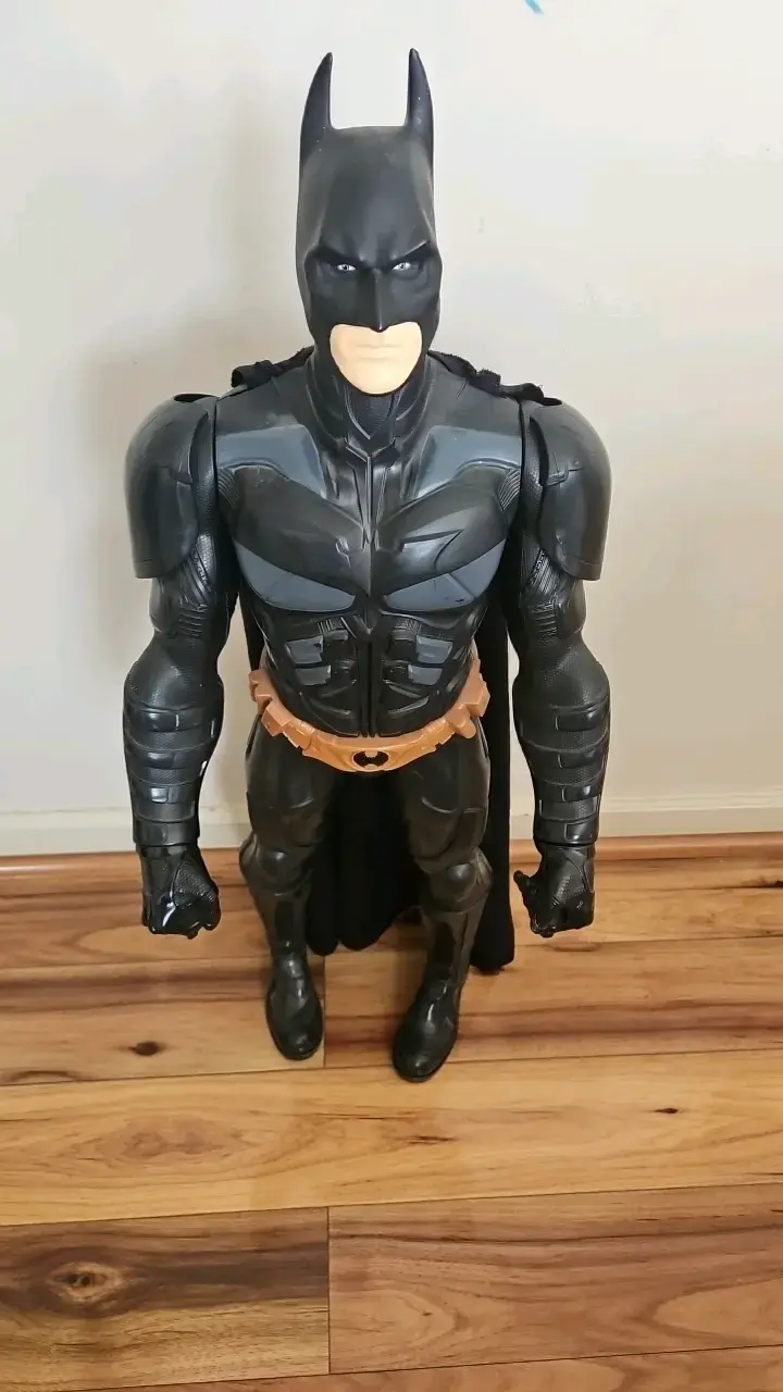Figura de acción Batman con capa negra - 3