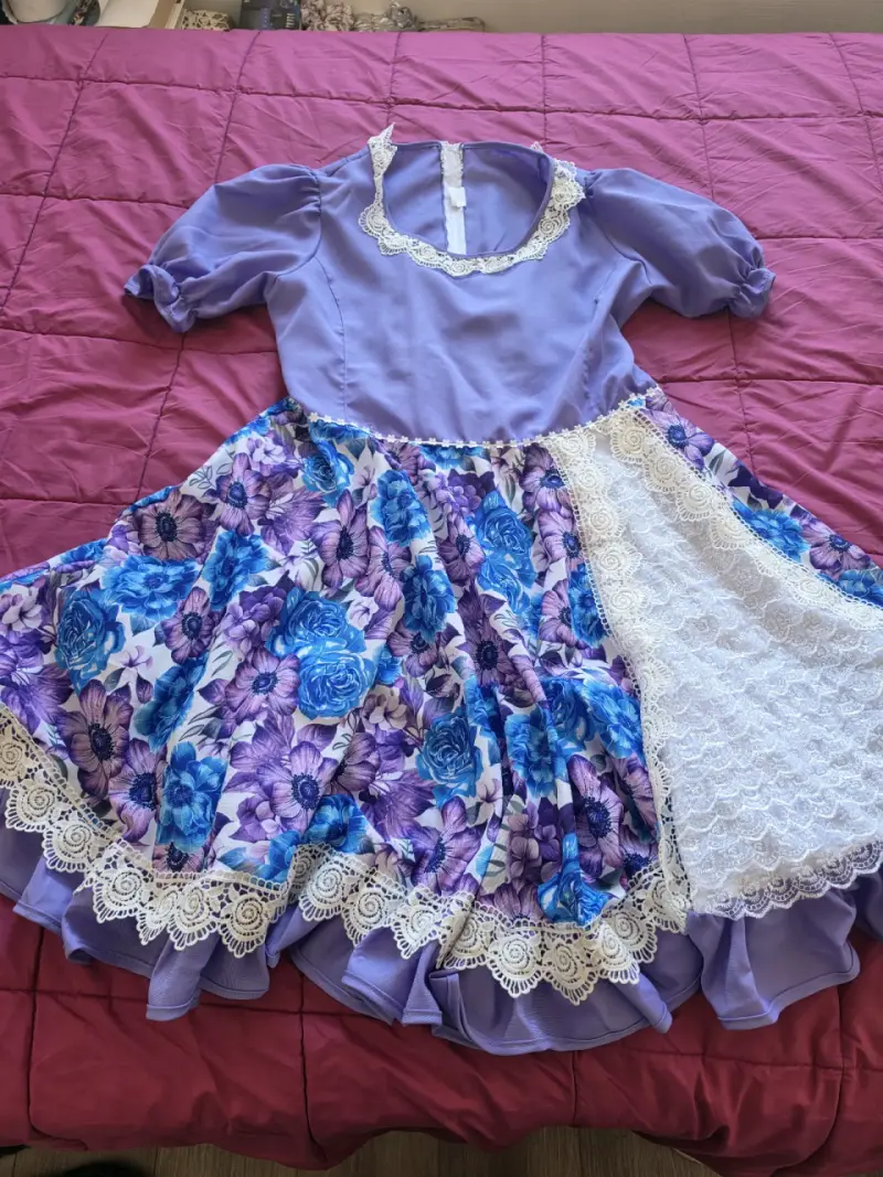 Vestido folclórico chileno con encaje floral - 2