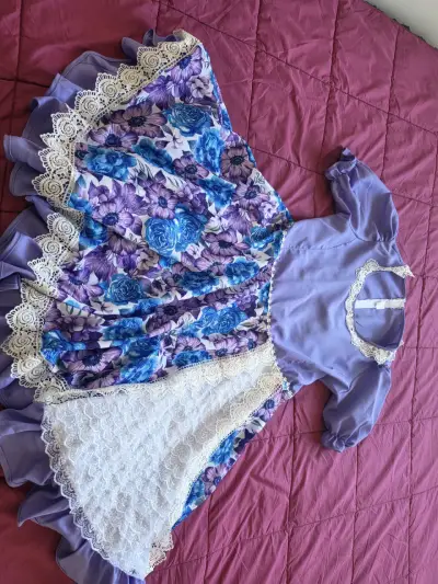 Vestido folclórico chileno con encaje floral - miniatura 3