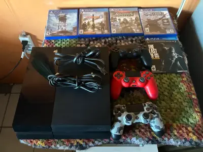 Consola Sony PS4 con juegos y controles - miniatura 3