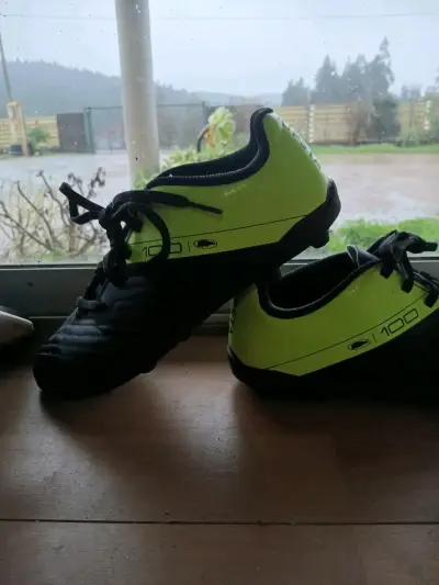 Zapatillas de fútbol negras y verdes - miniatura 2