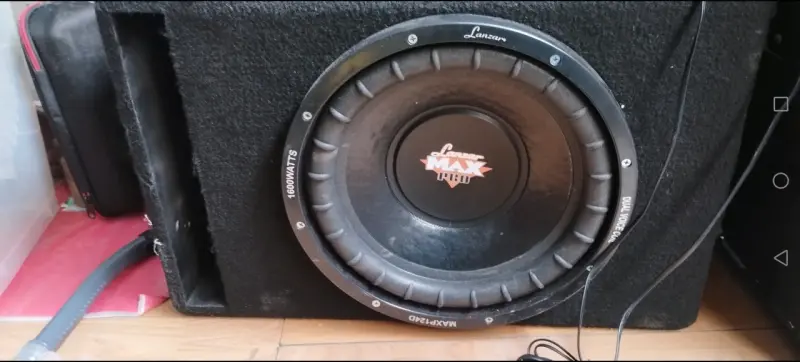 Subwoofer Lanzar Max Pro 1600W con Amplificador Genius Audio - 1