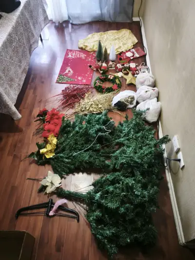 Decoración Navideña Completa con Árbol y Luces - miniatura 1