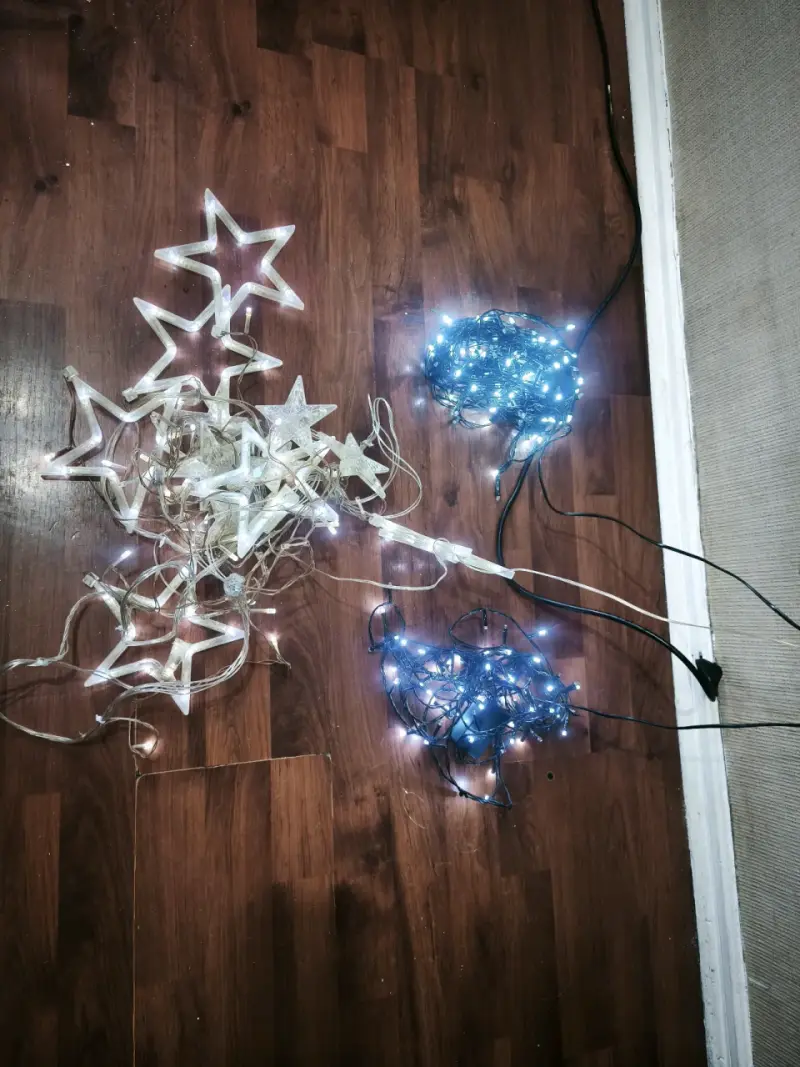 Decoración Navideña Completa con Árbol y Luces - 3
