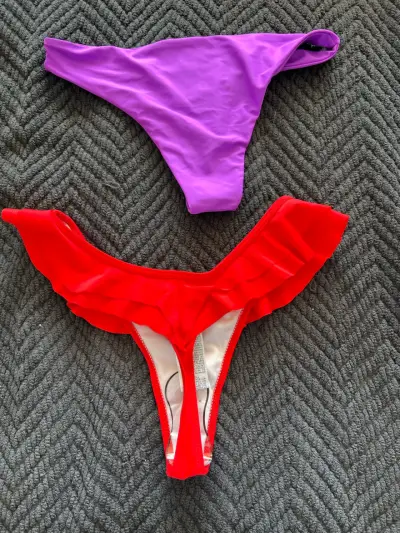 Conjunto de bikinis en colores vibrantes - miniatura 2