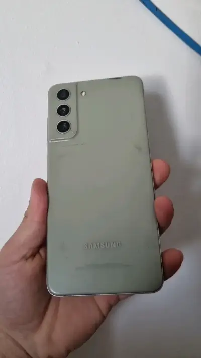 Smartphone Samsung Galaxy S21 en buen estado - miniatura 2