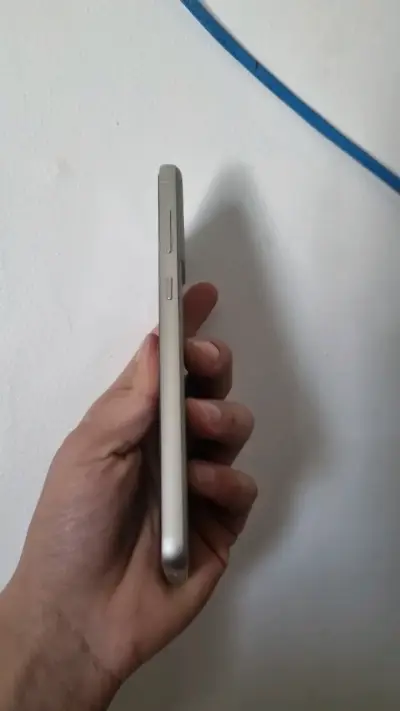 Smartphone Samsung Galaxy S21 en buen estado - miniatura 3