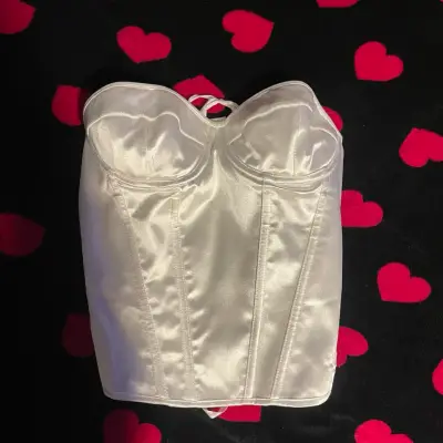 Corset blanco de satén con cordones ajustables - miniatura 1