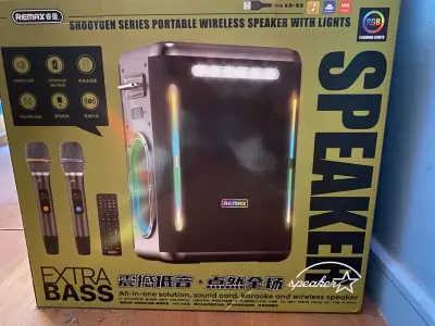 Parlante portátil Remax con luces y micrófonos - miniatura 1