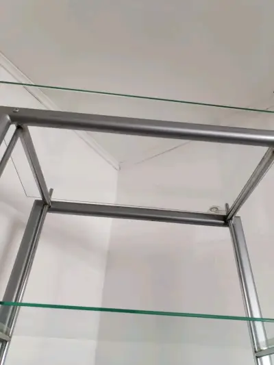 Vitrina de vidrio con estructura metálica - miniatura 5