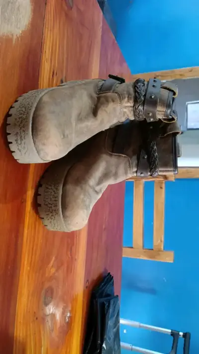 Botas de cuero marrón con suela gruesa - miniatura 1