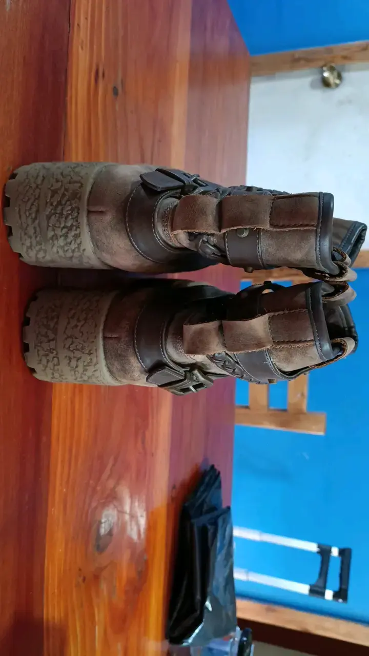 Botas de cuero marrón con suela gruesa - 2