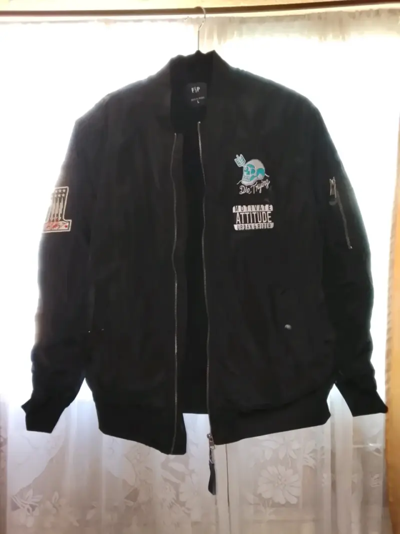 Chaqueta bomber negra con parches F&P - 1