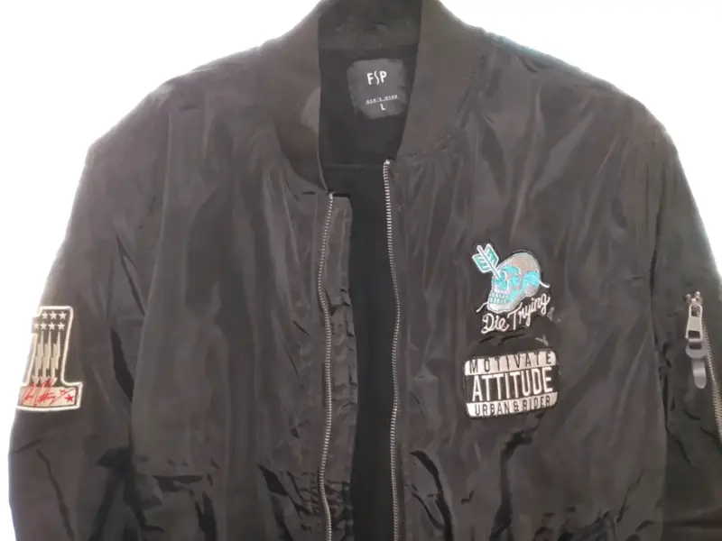 Chaqueta bomber negra con parches F&P - 5
