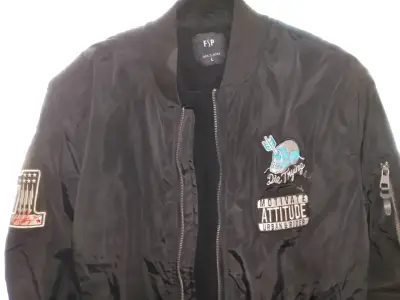 Chaqueta bomber negra con parches F&P - miniatura 5