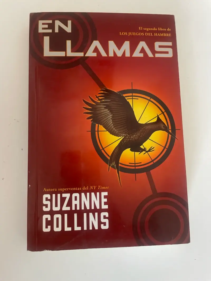 Libro En Llamas de Suzanne Collins en buen estado