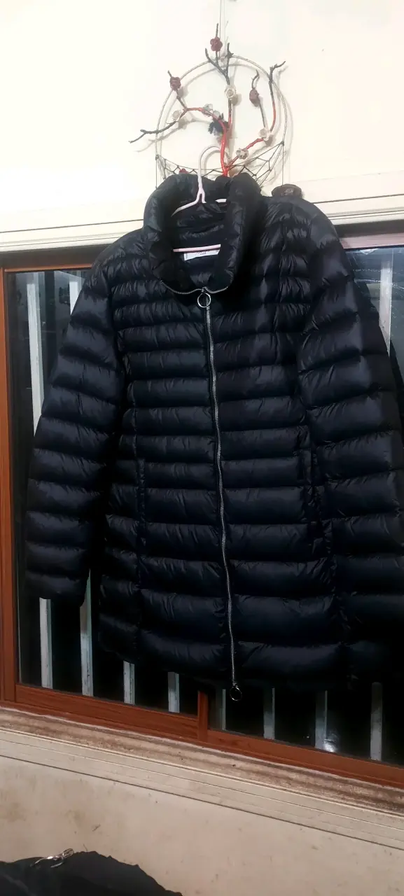 Chaqueta acolchada negra para mujer