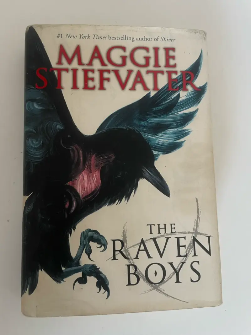 Libro 'The Raven Boys' de Maggie Stiefvater
