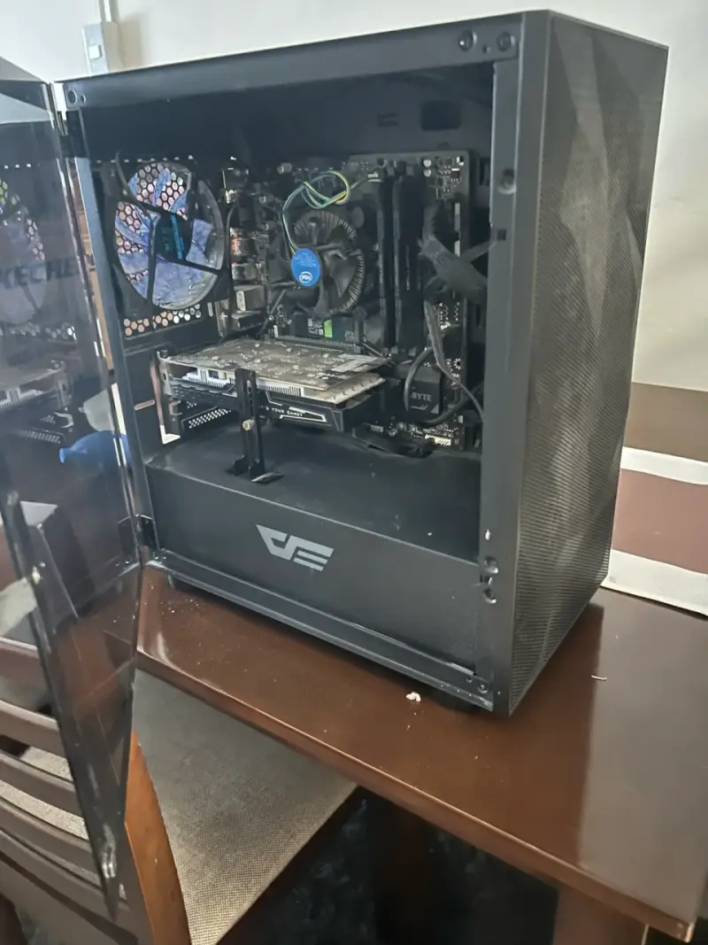 PC de escritorio gamer con monitor incluido - 2