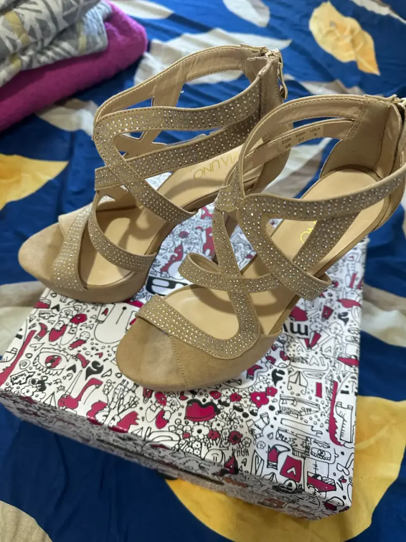 Sandalias de Tacón Alto Beige con Brillantes - 3