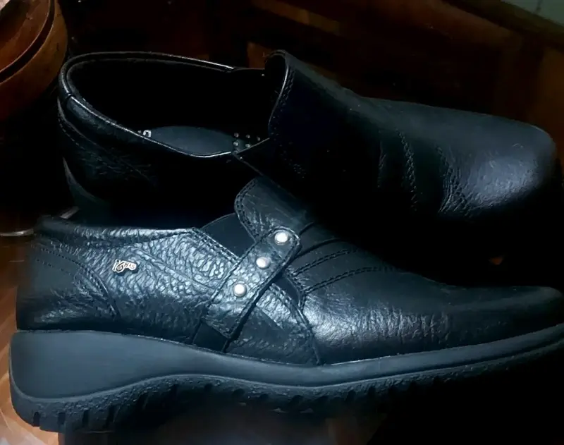 Zapatos de cuero negro para mujer