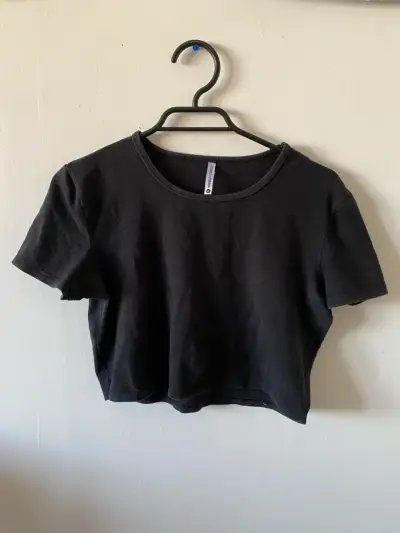 Polera negra corta talla XL - miniatura 1