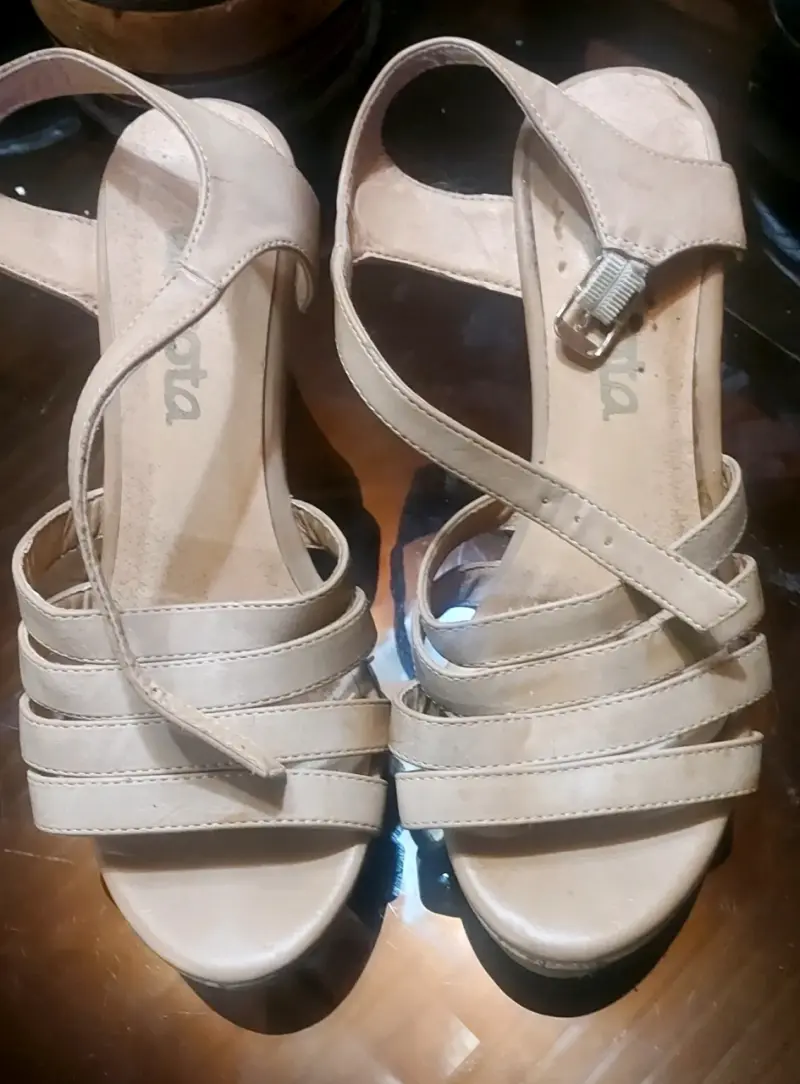 Sandalias de cuña beige para mujer - 2
