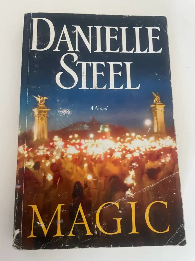 Libro 'Magic' de Danielle Steel en buen estado