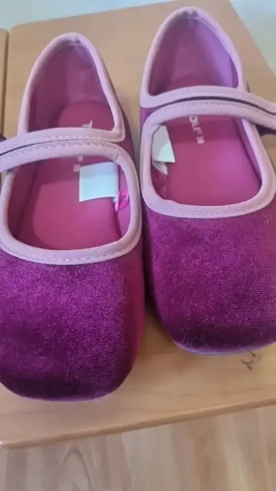 Zapatos de niña con diseño de Minnie y Daisy - miniatura 2