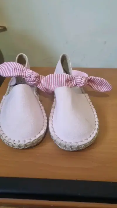 Zapatos de niña con diseño de Minnie y Daisy - miniatura 6