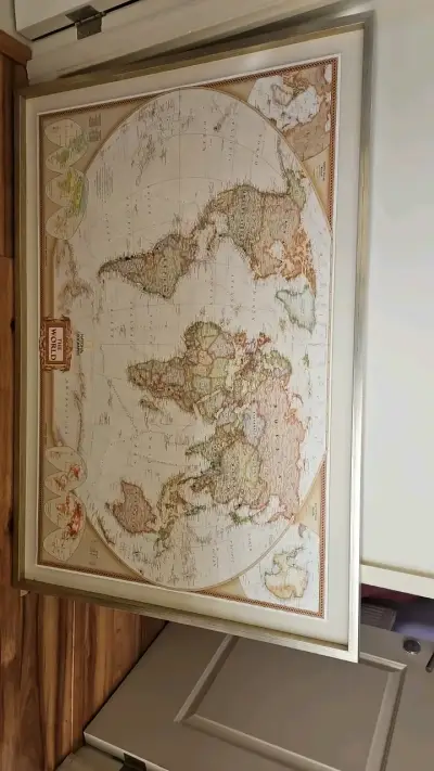 Mapa del mundo enmarcado vintage - miniatura 1