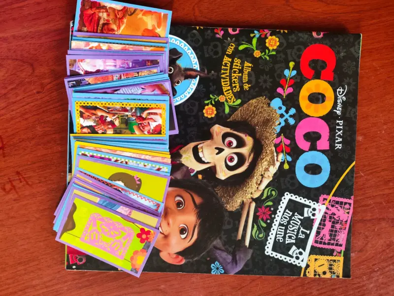 Álbum de stickers Coco Disney Pixar con actividades - 1